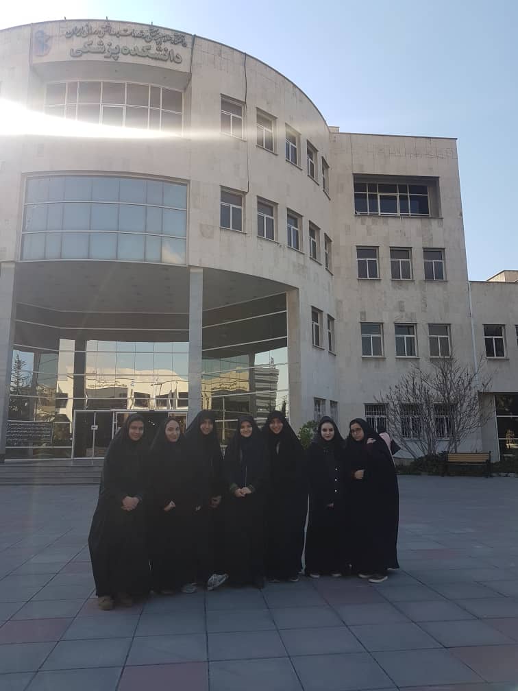 بازدید دانش آموزان رشته تجربی از دانشگاه علوم پزشکی ایران 